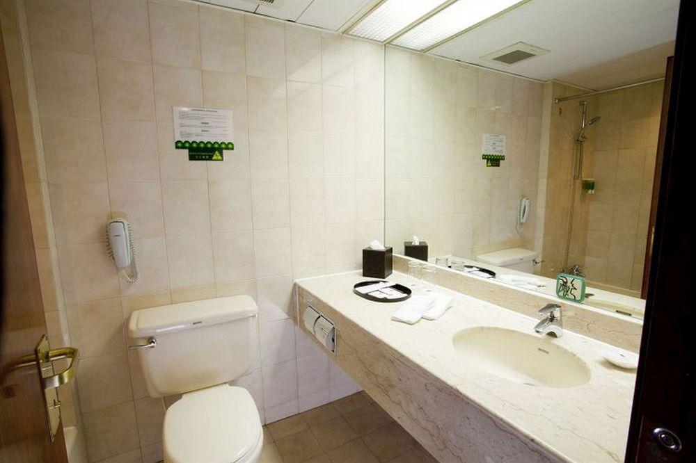 Metropark Kowloon Khách sạn 4*